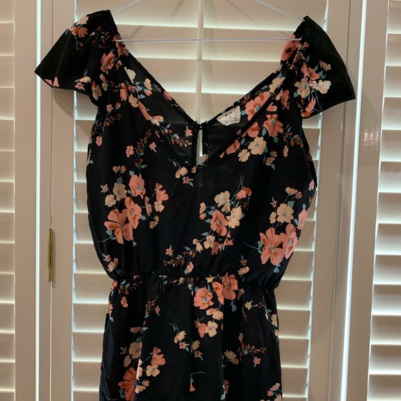UO Pins and Needles Floral Romper - Picture 4 of 12